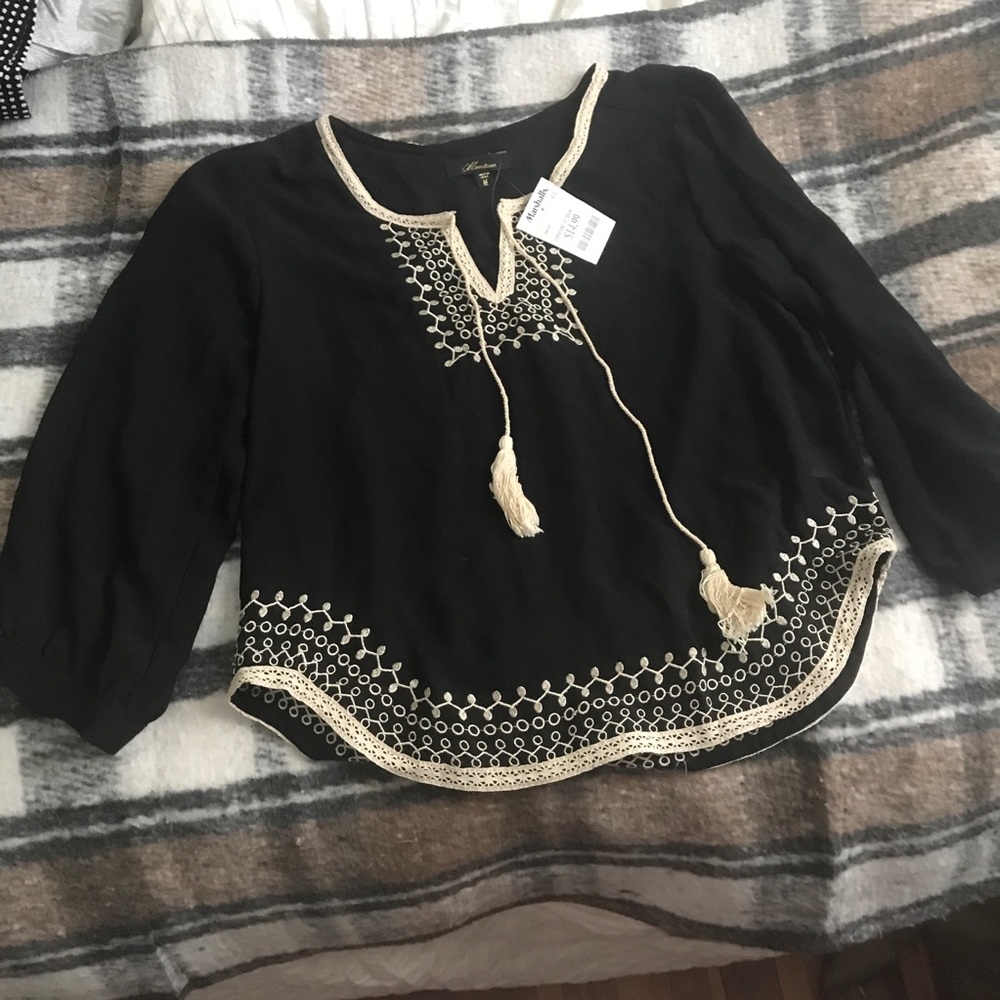 NWT Embroidered top!🌀😍